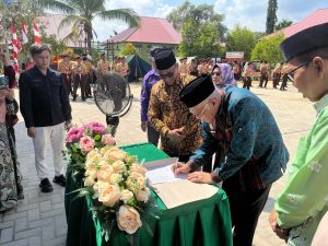Sekda Sultra Wakili Pj. Gubernur Resmikan Go Green Kemenag Sultra Action