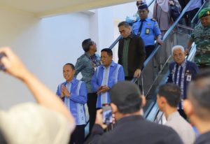 Disambut Meriah dengan Adat dan Budaya Daerah,  Gubernur dan Wakil Gubernur Sultra Tiba di Kendari