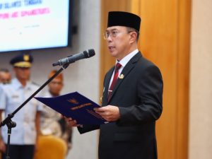 Gubernur Sultra Lantik Bupati dan Wakil Bupati Buton Tengah Periode 2025-2030, Andi Sumangerukka : Pelantikan Ini Bukan Sekadar Seremonial, Tetapi Awal dari Tanggung Jawab Besar dalam Menjalankan Pemerintahan yang Lebih Baik