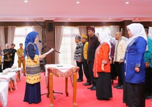 Ketua Dekranasda Provinsi Sulawesi Tenggara Resmi Lantik Pengurus Baru Masa Bakti 2025-2030,  Ny. Arinta Nila Hapsari : Pentingnya Peran Dekranasda dalam Mendorong Pengembangan Industri Kerajinan Daerah Serta Meningkatkan Kesejahteraan Perajin Lokal