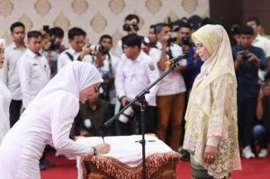 Ketua Dekranasda Sultra Lantik 16 Ketua Dekranasda Kabupaten/Kota Masa Bakti 2025-2030, Ny Arinta Nila Hapsari : Peran Dekranasda Kabupaten/Kota Sangat Penting sebagai Perpanjangan Tangan Dekranasda Provinsi
