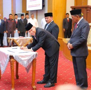 Sertijab Gubernur dan Wakil Gubernur Sulawesi Tenggara Priode 2025-2030, Andi Sumangerukka : “Kami Tidak Bisa Bekerja Sendiri. Kami Membutuhkan Dukungan Semua Pihak untuk Membangun Sulawesi Tenggara Yang Lebih Baik”