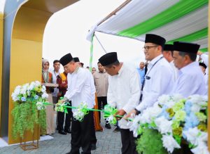 Gubernur Sultra Launching Zona Kuliner Halal, Aman, dan Sehat (Khas) Al-Alam, Andi Sumangerukka : Zona Khas di Masjid Al-Alam Merupakan Terobosan yang Sangat Baik Untuk Mendorong Ikon Sultra  tidak Hanya Sebagai Tempat Ibadah, Tetapi juga Sebagai Destinasi Wisata Berbasis Syariah