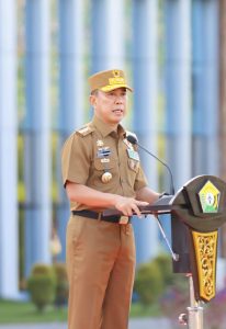 Apel Perdana Pasca Lebaran, Gubernur Sultra Ajak ASN Ubah Mindset dan Maksimalkan Kinerja, Mayjen TNI (Purn) Andi Sumangerukka : Pentingnya Disiplin ASN dalam Mengikuti Apel, serta Meminta Kepala OPD untuk Memastikan Kehadiran Pegawainya