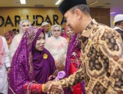 Jamaah Haji Kloter 31 Disambut Gubernur Sultra Di Bandara Haluoleo Kendari, Andi Sumangerukka : Saya Beserta Seluruh Masyarakat Sultra Mengucapkan Selamat Datang Kepada Seluruh Jemaah Haji, Semoga Perjalanan Spiritual yang Didapatkan di Tanah Suci Menjadikan Para Jemaah Sebagai Haji Yang Mabrur