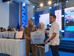 Gubernur Sultra  dan Bank Sultra Salurkan Dana KUR ke 1.800 UMKM, Andi Sumangerukka : Semangat Menandatangani Akad Kredit Harus Sama dengan Semangat Membayar Cicilan. Bahkan Bukan Hanya Seratus Persen, Tapi Seribu Persen.