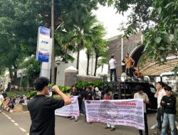 PAHI SULTRA Gelar Aksi Unjukrasa di Depan Kejagung RI dan Mendesak Kejagung untuk Menetapkan Komisaris Utama PT LAM Tan Lie Pin Alias Lily Salim Sebagai Tersangka Kasus Korupsi PT Lawu Agung Mining